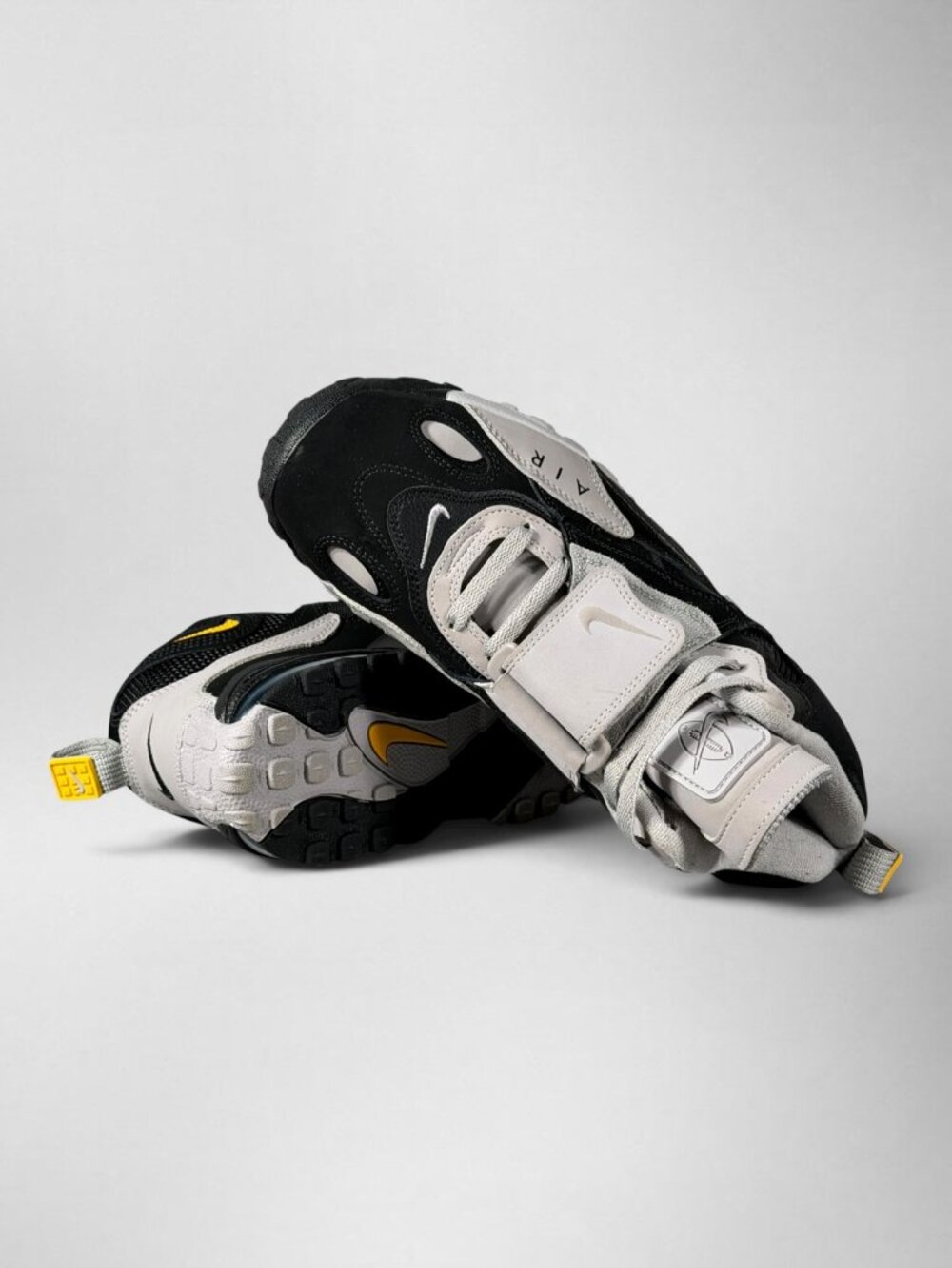 Nike Air Max Speed Turf AV7895-001 Men's Size 8 Black Grey Yellow